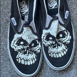 Skull glow in the dark Vans.